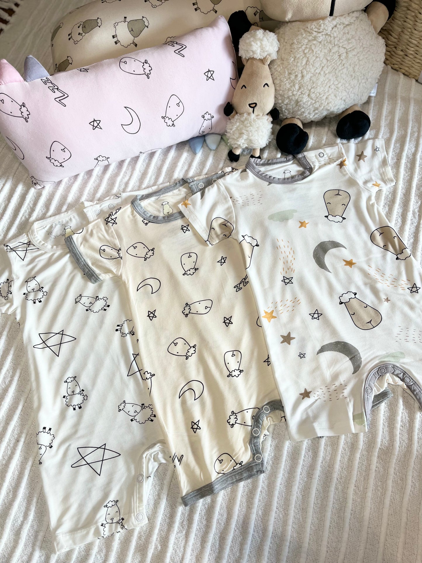 Short Sleeve Romper Cute Big Star & Sheepz White